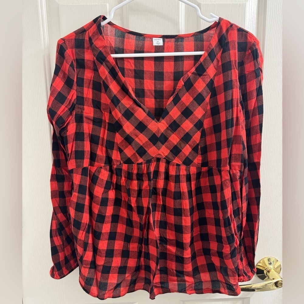 Old Navy Buffalo Plaid V-Neck Women's Top - Red and Black